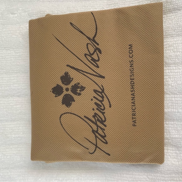 NWT Patricia Nash Mia frame in gorgeous Velvet black with quality chain strap! - Picture 6 of 6